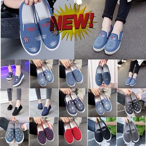 Femmes Men Designer Coussins noirs en gros de White Brown Leather Plaform Casual Shoes Sport Sneakers Homemade Mated in China Gai 386 Cha