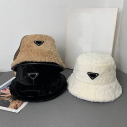 Frauen Männer Pelzigen Eimer Hut Designer Hüte Marke Buchstaben Designer Beanie Ausgestattet Winter Kappe Nylon Mode Flache Ball Kappen P Casual Bonnet