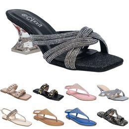 Femmes hommes Gai Shoes Designer 2024 Home Slippers chauds polyvalents Belle hiver 36-49 A27 GRILS FORMES TALES SANDALS 571