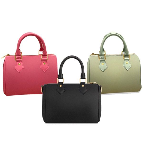 Femmes Hommes Fourre-tout en cuir véritable sac de voyage Sac de luxe Designer pochette coussin chaîne en métal poignée supérieure Embossage bandoulière sac à main Sac de sport de grande capacité