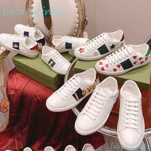 Femmes Hommes Baskets en cuir Blanc Baskets basses Chaussures de créateurs Sangle Garnies Baskets en toile monogrammée 100% cuir véritable Mocassins de luxe TAILLE 34-48 avec boîte