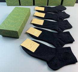 Calcetines deportivos informales con letras blancas y negras 100 calcetines de algodón con etiqueta para mujer y hombre calidad superior 8598562