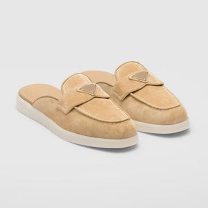 Femmes Hommes Mocassins Diapositives Pantoufles Designer Mules en daim Sandales Triangle en métal classique Mocassins Pantoufles paresseuses Éraflures Cuir de qualité en plein air Casual Flats avec boîte