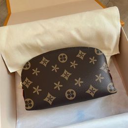 Femmes Hommes Fourre-tout de luxe M47515 Sacs cosmétiques Bébé Pochette de toilette Designer Pochette maquillage Vintage Portefeuille épaule pochette de lavage sac de maquillage enveloppe sac à main en cuir