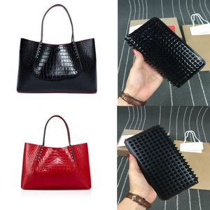 Femmes Hommes Luxurys Mode Messenger Sac Designer Totes Rivet Véritable Cuir Portefeuilles Red Bottom Composite Sac à main célèbre bourse Big256I