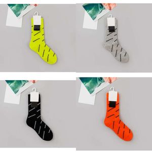 Vrouwen heren sokken ontwerper in voorraad klassieke brief ba comfortabel ademende katoen hoogwaardige mode 8 soorten kleurvrijheid om te kiezen