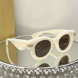 Lunettes de soleil pour hommes Fashion Y2K Classic épais Cadre épaisse de lunettes de soleil uniques Lens ronds Polaris Unisexe Chenel