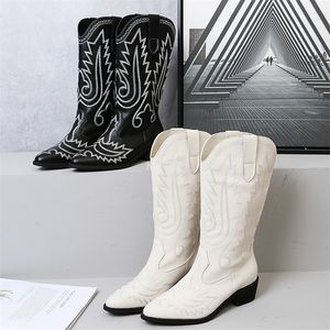 Femmes Mid Calf Boots Western Cowboy pointues Gnee High Pull on Ladies Fashion Le cuir broderie Botas Mujer 3543 220813