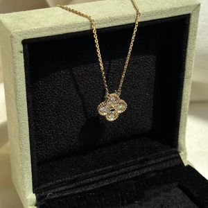 Vrouwen mini ketting klaver ketting enkele bloem volle diamant ketting hoogwaardige roestvrijstalen stalen hanger ketting verjaardag cadeau ontwerper ketting sieraden