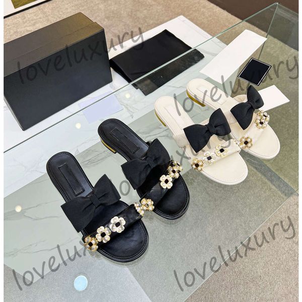 Femmes Mule Diapositives Pantoufles Plates Classiques En Peau D'agneau Arc Blanc Maison Casual ChanelSandals Été Designer De Luxe Mode Dames Plage Extérieur Tongs Plates Sandale