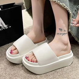 Femmes non glissantes Slippers surélevées de 8 cm Sole de mode Eva Fashion Home Plateforme pour les sandales d'été 240417