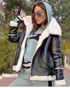 Vrouwen Paris Lamb Fur Collar Stitching PU Lederen jas Patchwork Kraag Zwart Witte letter plus fluweel om warme kleding te bewaren Streetwear bovenkleding Kleding Maat S-XL