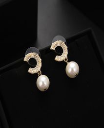 Mulheres Pearl Brinco Designer JewelryFor Womens Pingente Brincos Luxurys Moda Hoops Love Earing Gold Studs Letra C Duplo Presente 2946940