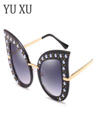 Mujeres Personalidad Fashion Pearl Studs Gafas de sol en el ojo de gato Gafas de sol de diamantes Grande Madame Gato Gafas de sol gradiente H627819061