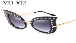 Personnalité des femmes Fashion Pearl Studs Cat Eye Sungass Sunshes Grand Frame Diamond Sunglasses Madam Cat Eyes Gradient Sunglasses H629980503