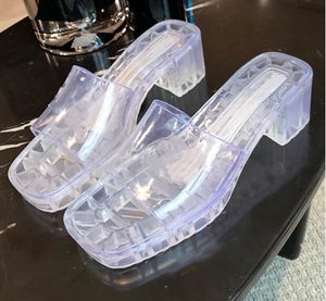 Zapatillas de plataforma para mujer, gelatina de PVC, suave, informal, marca de moda, verano, nuevas letras clásicas, diseño lujoso, playa transparente de cristal sexy, zapatos de fondo grueso