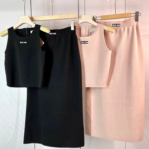 Conjunto de faldas de punto sexy para mujer Primavera Verano Elegantes tanques Trajes Negro Rosa Diseño de lujo Vestido de mujer Camisetas sin mangas Conjuntos de punto