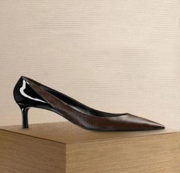 Femmes Pumps Luxury Designer Sandale Slip on Point Femme Brand Chaussures Sandales Sandales Brown Généhes en cuir élevé High Heels Cherie 3428044521