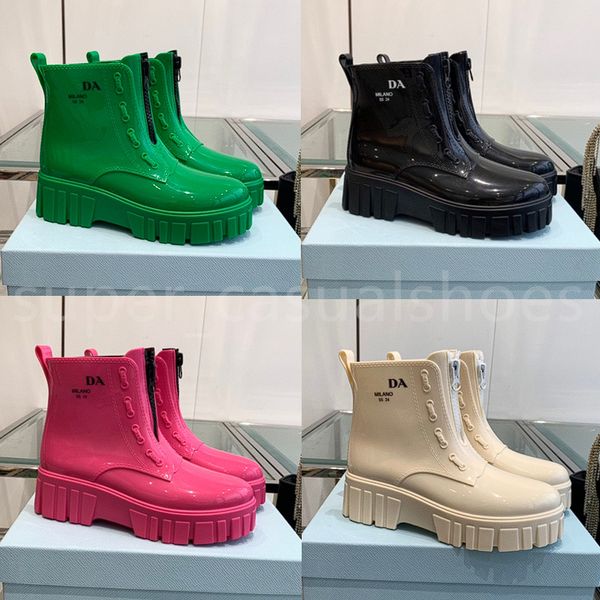 Femmes Bottes de pluie Designer Triangle logo Bottines EVA Plate-forme en caoutchouc Rainboots marron vert rose vif noir chaussures de luxe Baskets 35-40