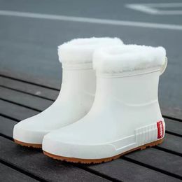 Bottes de pluie pour femmes bottes d'eau de haute qualité à enfiler chaussures imperméables bottes de pluie en caoutchouc pour femmes bottes antidérapantes 240125