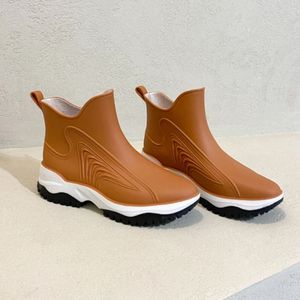 Botas de lluvia para mujer, botines impermeables antideslizantes para niñas, zapatos de lluvia antideslizantes de PVC para primavera y otoño, zapatos de plataforma para mujer, zapatos de goma para pescar 240125