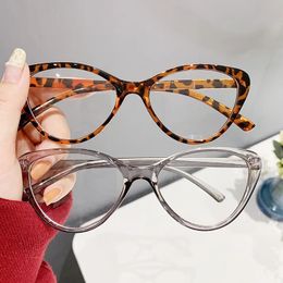 Femmes rétro verres d'œil de chat Cadre Tendance Flat Glasse Glasse simple et à la mode