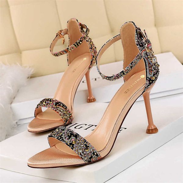 Mujeres Retro Rhinestone Flower Paño Sandalias Nuevo Verano Femenino Alto Tacón alto Zapatos Hebilla Abre Toe Lady Silver Party Dress Sexy Bombas Y0721