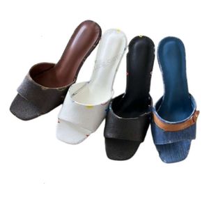 Vrouwen Revival Mule Designer Blue Denim Hoge Hak Pumps Sandalen geborduurd bedrukte stiletto hakken Slipper rond teen flip-flops Summer Old Flower Dress Shoes