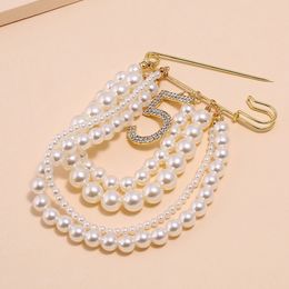 Dames strass number broche pearl tassel ketting broche pak revers pin mode sieraden accessoires voor cadeau feestje leuk