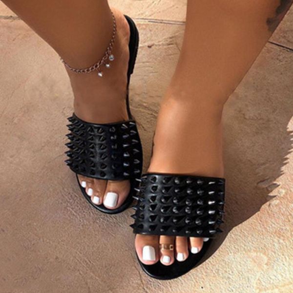 Mujeres remache zapatillas damas planas diapositivas casuales punta abierta exterior decoración de metal suave zapatos de playa verano calzado femenino caliente 210225