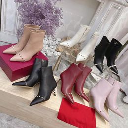 Botas Rock Stud para mujer, botas de diseñador con tacones altos puntiagudos, botas Martin de cuero de lujo, botas sexis de moda de alta calidad, talla 35-40