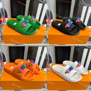 Dames Rubber Love Designer Slides Plastic Foam Cartoon Print Kleurrijk strand Resort Travel Fashion Slippers Zwart Witgroene Men Sandaal 48381