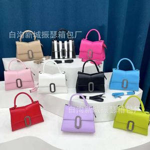 Dames in staat en eenvoudige effen kleur handtas Tide nieuwe PU-textuur enkele schouder crossbody tas tassen 2024 78% korting winkel groothandel