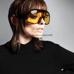 Lunettes de soleil sur le bouclier pour femmes et hommes surdimensionnées surtate Cares de lunettes de lunettes surdimensionnées Masque surdimension