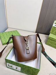 Dames- en herenschoudertas Designer -kettingtas Hoogwaardige portemonnee Diagonale Straddle Bag, Mooie tas, emmerzak, maat: 22 cm*20 cm.