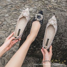 Femmes automne mode nouvelle perle boucle ronde pointu chaussures à semelles souples femmes grande taille chaussures 35-43 femmes chaussures simples Y0907