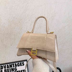 Sac pour femme 2023 printemps nouvelle main mains en cuir verni fronde épaule lettre messager Sacs à main Design offres