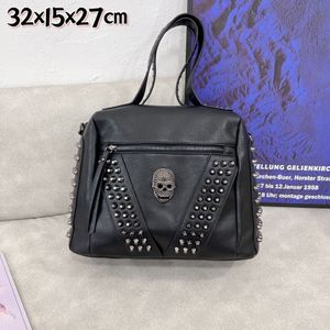 Sac pour femmes 2024 tendance grande capacité sac Boston Skull Skull Handsbag Luxury PU Le cuir fourre-tout