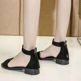 Sandales des sacs pour femmes avec 2024 Fashion d'été à tête à talons à talons à talons et talons épais romains et chaussures Shoessandals SAA à talons hauts