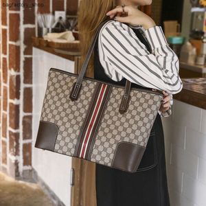 Sacs pour femmes Usine 50% de réduction Promotion Sacs à main de marque Nouveau avec le sens du sac de luxe Sac fourre-tout de grande capacité Bureau féminin portant une épaule