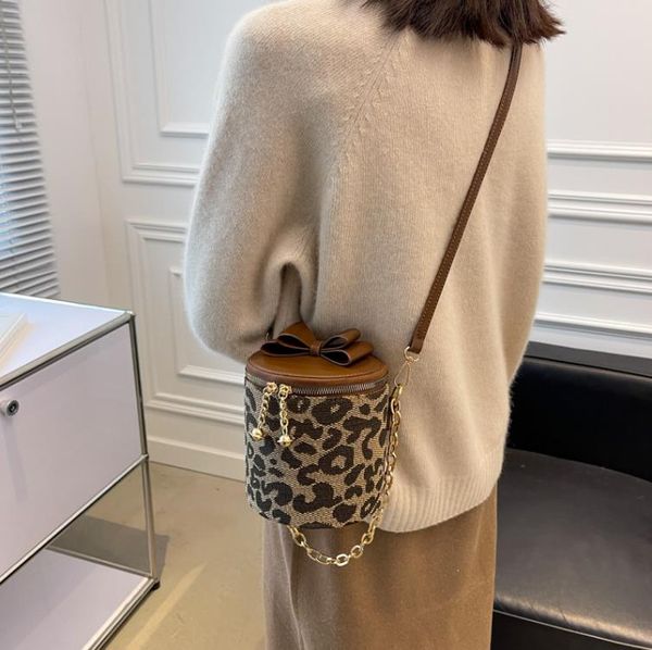 Bolsos de mujer Diseño de nicho Moda Estampado de leopardo Otoño/Invierno Crossbody Bucket Bag