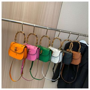 Sac à main commun en bambou pour femmes, nouveau sac à bandoulière simple minimaliste et élégant 2023, petit sac à bandoulière tendance de rue, sac à bandoulière 75% de ventes directes d'usine