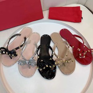 2023 Mode Sexy Leer Suede Dames Sandalen Dames Zwarte Boog Flip-flops Kwaliteit Sandalen Zomer Strand Geklonken Slippers Mode Toevallige Platte Bodem Nagel Schoenen NO352