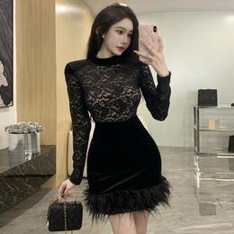 Vestido corto tipo túnica ceñido al cuerpo con parte inferior de piel sintética de cintura alta de tela de terciopelo de retazos de encaje de manga larga con cuello redondo de color negro para mujer SML