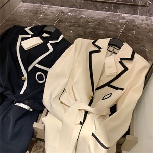 Costume Blazer pour femmes, vêtements de styliste, coupe cintrée, couleur contrastée, bordure, boutons métalliques, classique, haut léger, printemps et automne