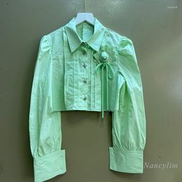 Chemisiers pour femmes 2023 printemps et été créateur de mode coréen chemise verte fraîche fille Style couleur unie fleur courte haut à manches longues