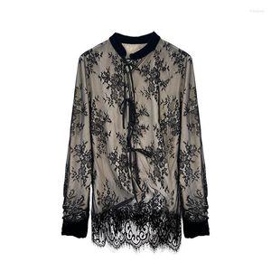 Women's Blouses 2023 Spring mode -stijl hoogwaardige vrouwen Velvet Hollow Out Mesh Patchwork lange mouw sexy Black Lace Tops Blouse