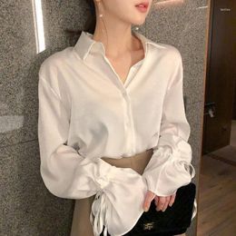 Blouses pour femmes 2024 Début de l'automne Rétro Hong Kong Style Design Sense Niche Trompette Manches En Mousseline De Soie Chemise Blanche Légère Cuit Top Pour Les Femmes