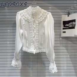 Blouses pour femmes 2024 Chemisier français Spring Classic Pearl Lace Croched Elegant Socialite Shirt for Women Fashion Tops