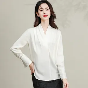 Blouses pour femmes 2024 Office Lady Elegant Elegant Shirts Femmes White Blossy Silk Tops avec broderie chic Cuff Patchwork Design Shirt Han Style Look